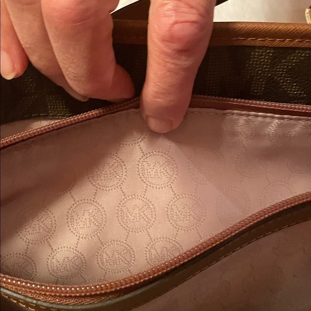 Michael Kors Dark Brown Logo bag in excellent condition. - Picture 6 of 9